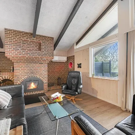 Modernized With Enclosed Terrace, Near Stauning Harbor * Skjern