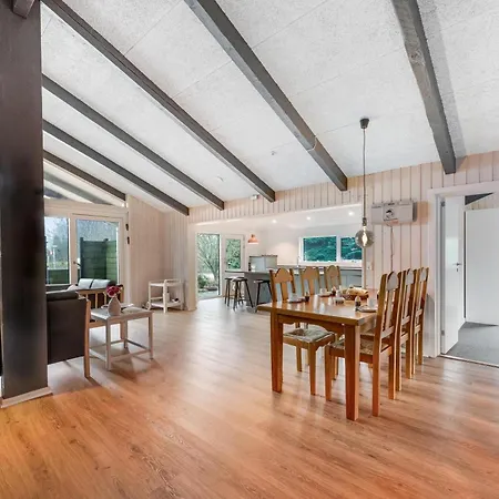 Tatil Evi Modernized With Enclosed Terrace, Near Stauning Harbor