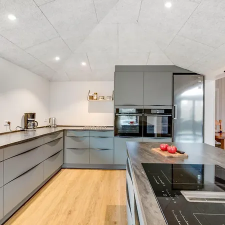 Modernized With Enclosed Terrace, Near Stauning Harbor Hébergement de vacances *