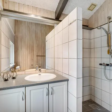 Modernized With Enclosed Terrace, Near Stauning Harbor Tatil Evi Skjern
