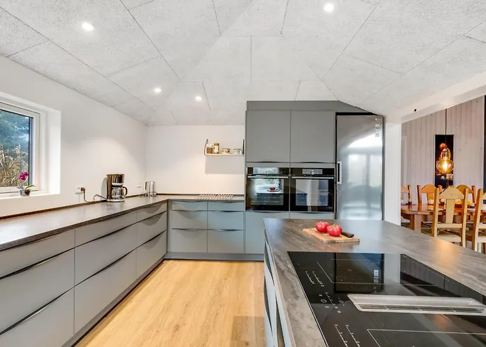 Modernized With Enclosed Terrace, Near Stauning Harbor Ferienhaus *