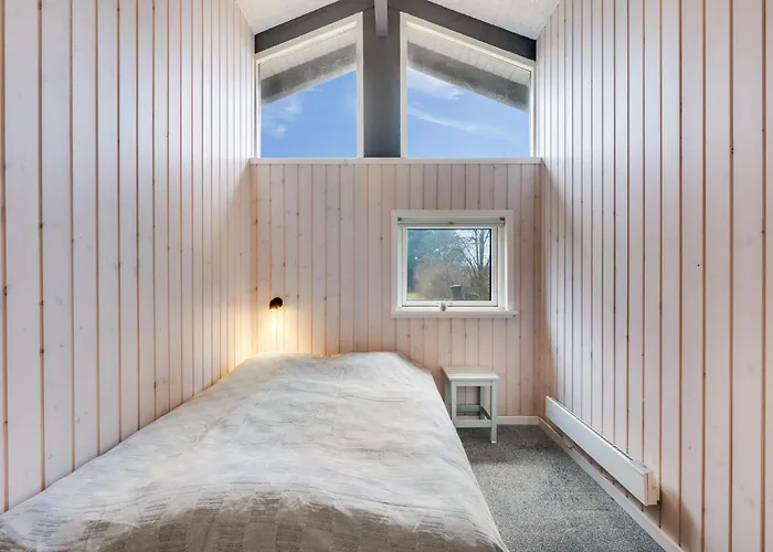 Modernized With Enclosed Terrace, Near Stauning Harbor Ferienhaus *